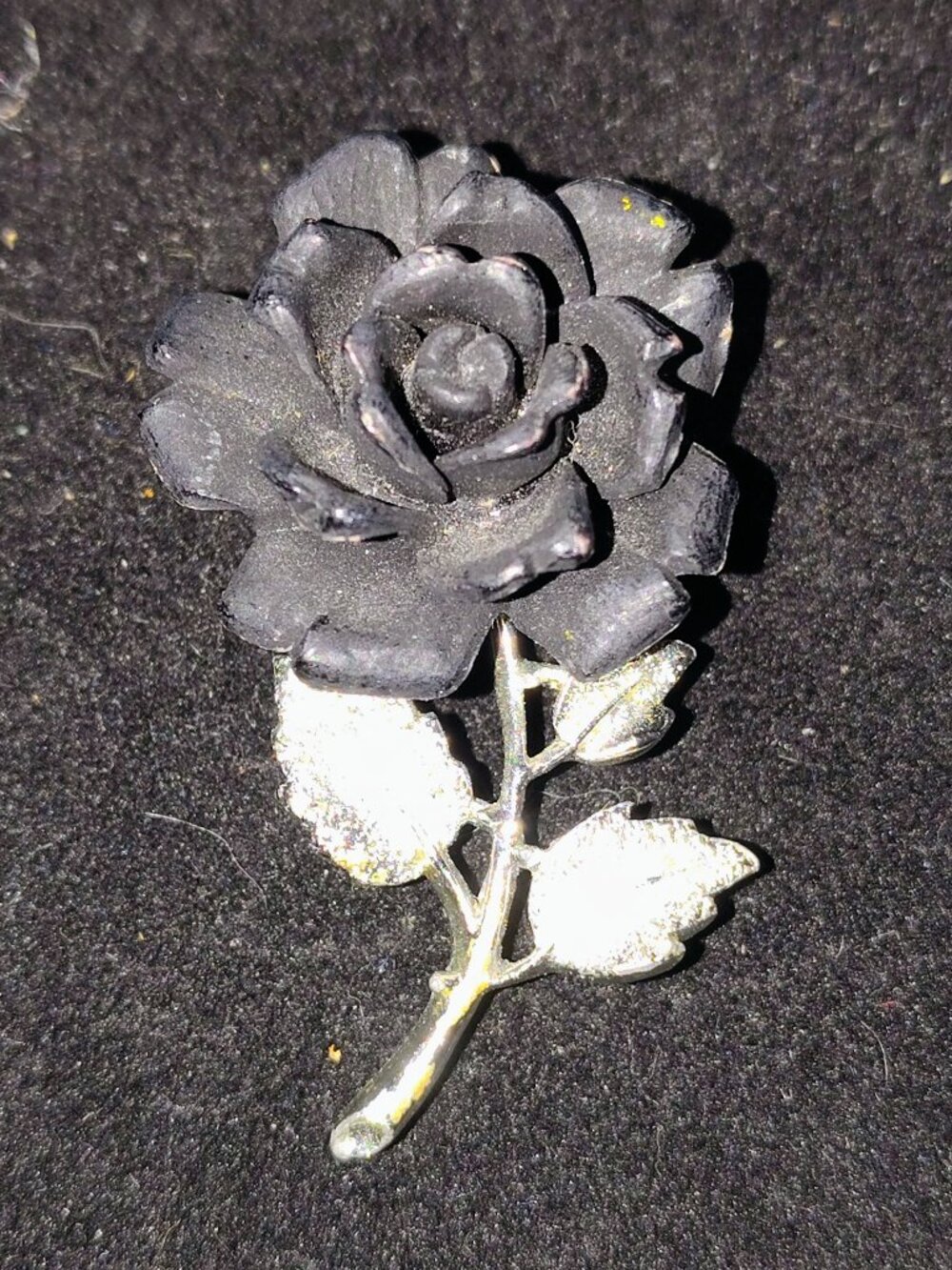 Vintage German Black Rose Brooch – “Ges. Gesch. 126” Molded Resin – Silver‑Tone